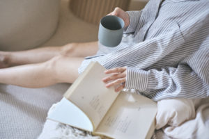 自然光ハウススタジオ　Beige/R STUDiO　ベッドルーム　ナイトウェア撮影　睡眠シーン　　美しい光　撮影スタジオ　目黒　自然光撮影